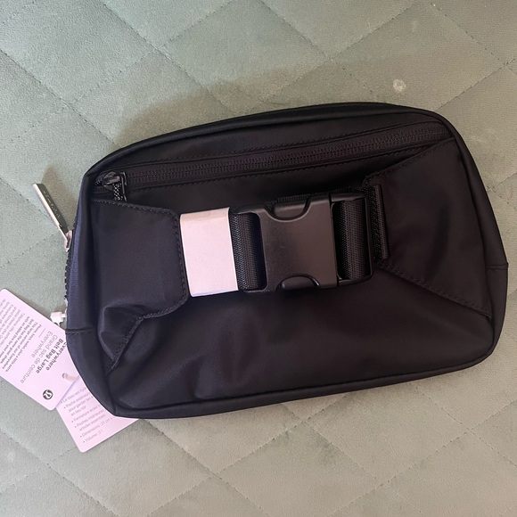Nwt Lululemon everywhere belt bag Large - Picture 4 of 6